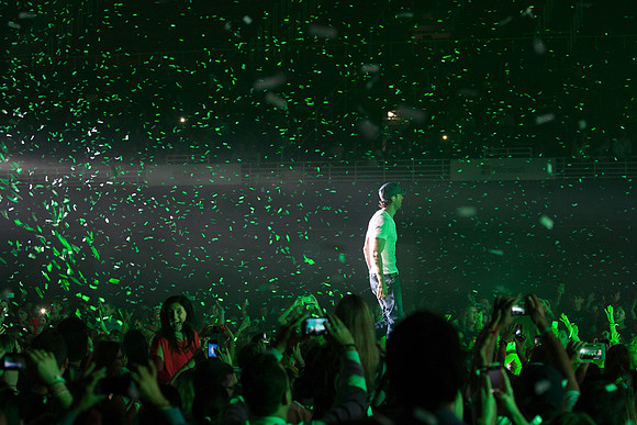 Enrique Iglesias in concert. Event photographer Mike Nakamura